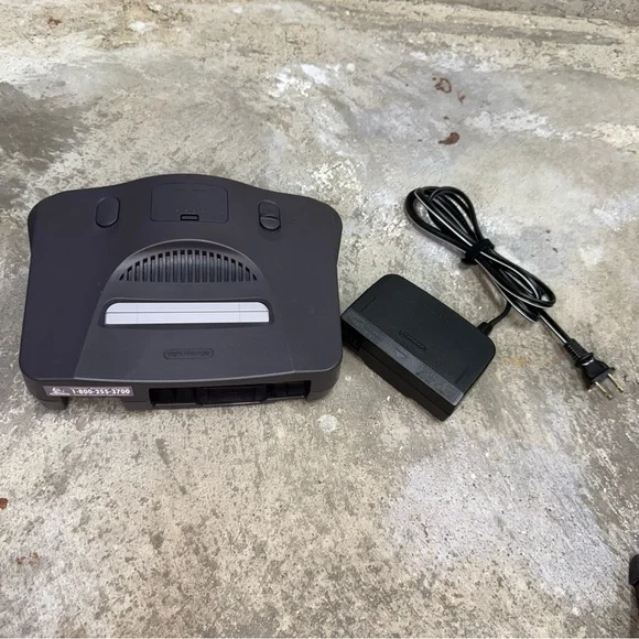 Nintendo 64 N64 Console Bundle 2 OEM Controllers Tested Working - Picture 8 of 9